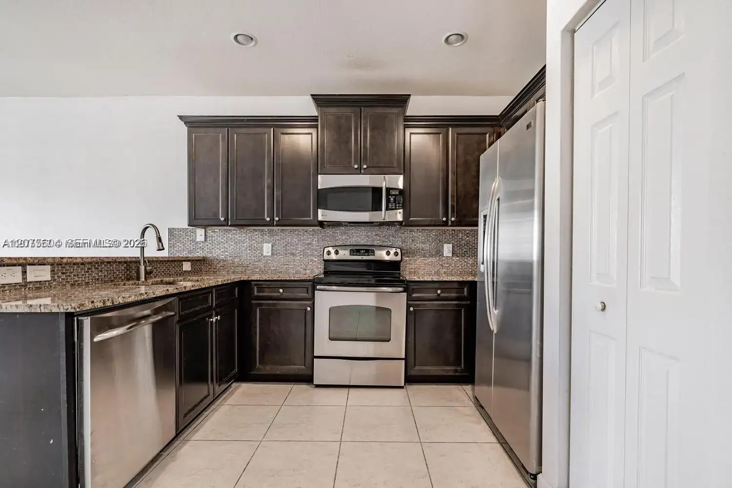 8945 NW 98th Ave, Doral FL 33178 photo 2