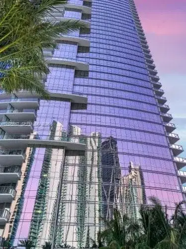 851 NE 1st Ave # 2107, Miami FL 33132 photo 2