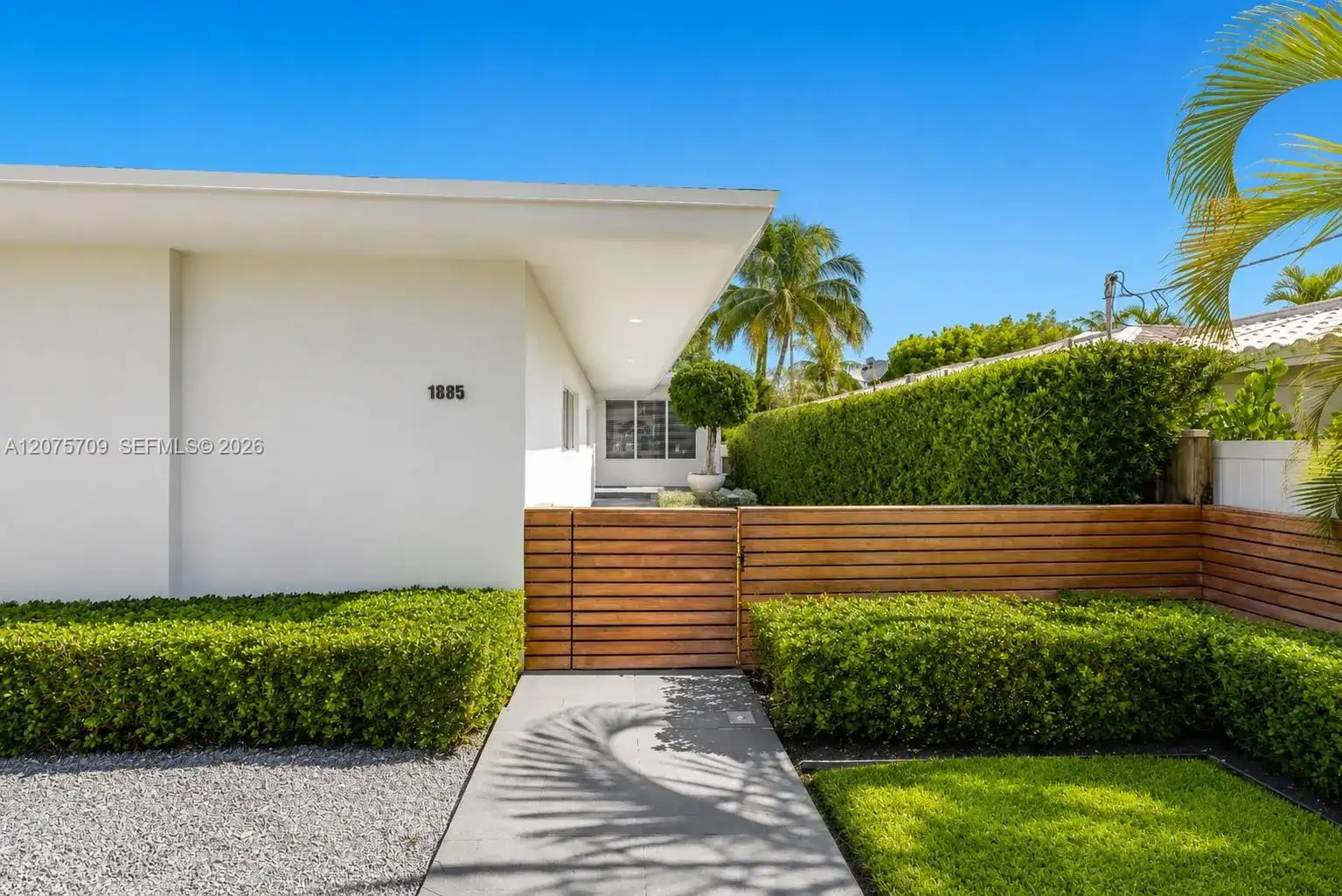 1885 Daytonia Rd, Miami Beach FL 33141 photo 2
