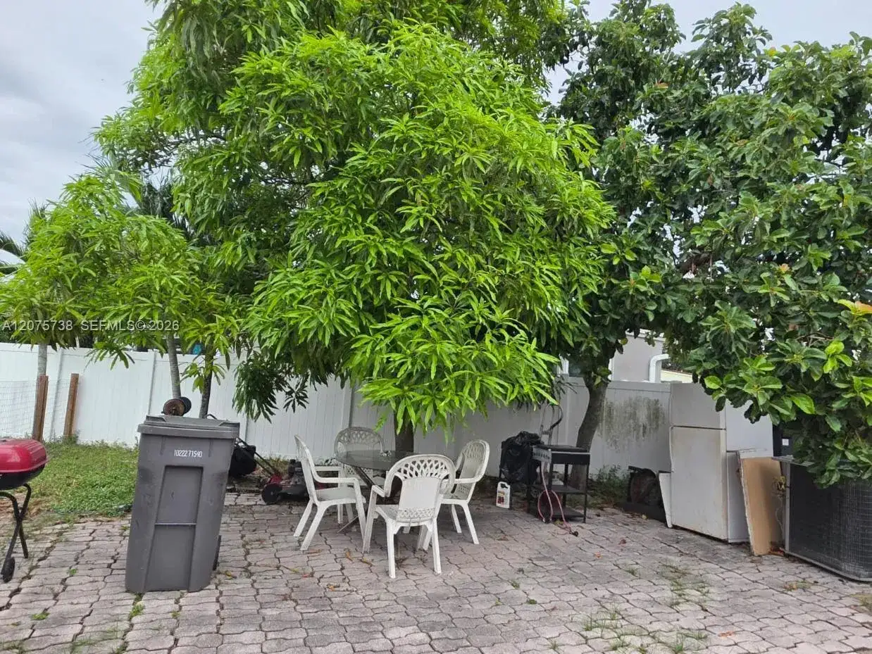 4570 SW 39th St, West Park FL 33023 photo 3