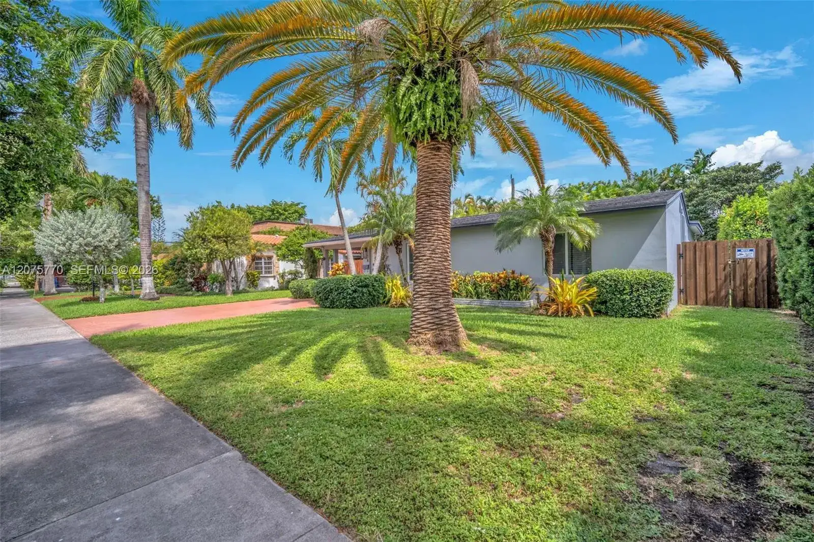 907 NE 5th St, Hallandale Beach FL 33009 photo 3