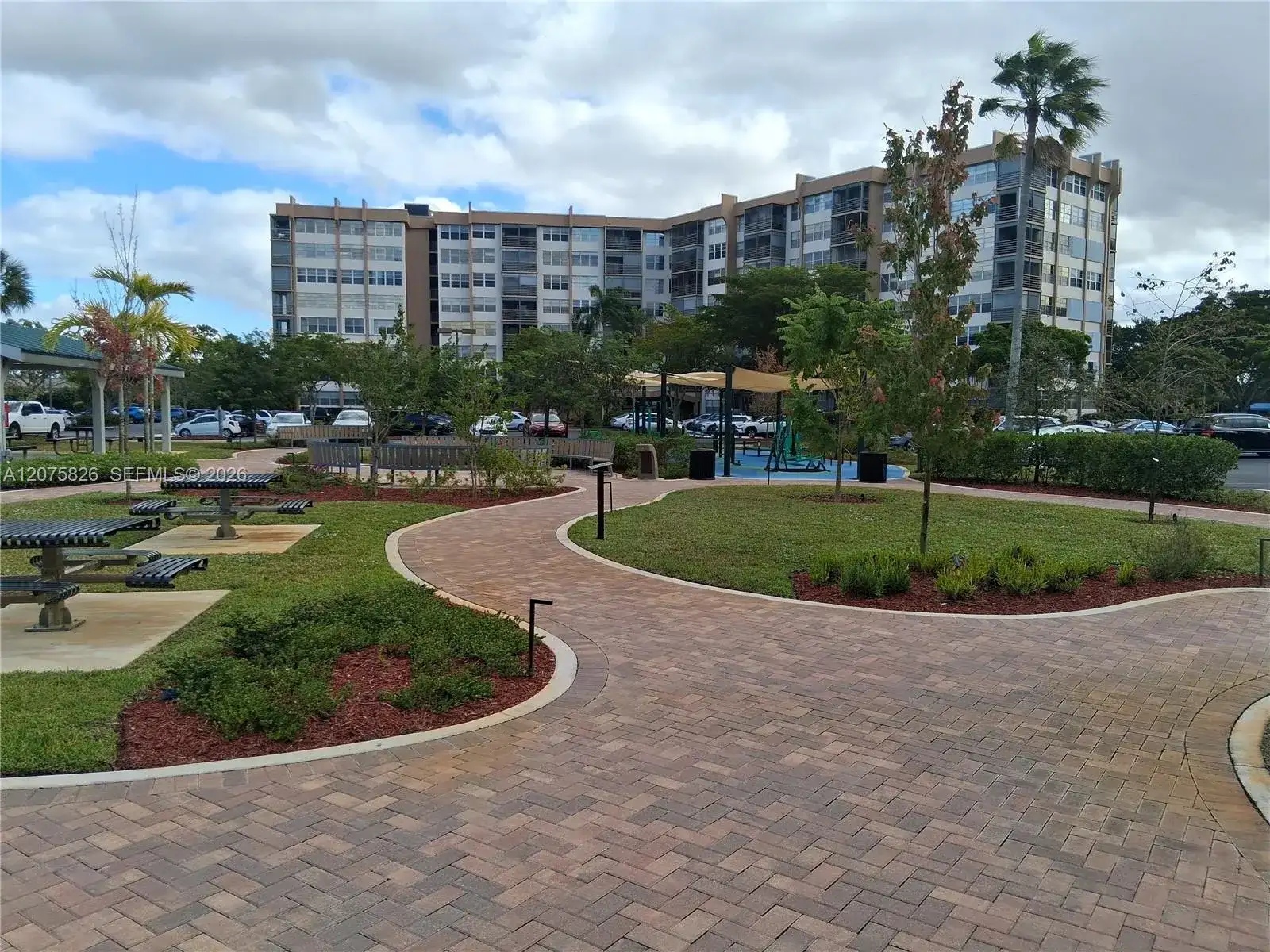 900 St Charles Pl, Pembroke Pines FL 33026 photo 4