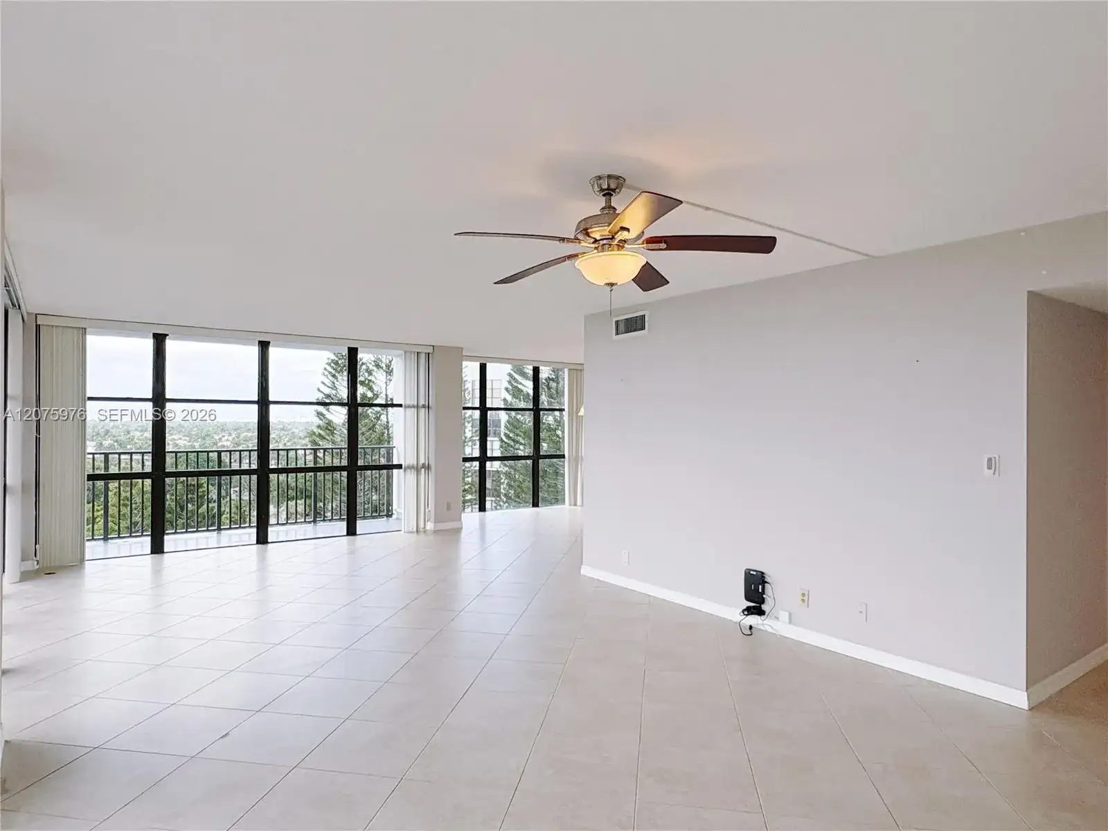 800 Parkview Dr # 909, Hallandale Beach FL 33009 photo 4