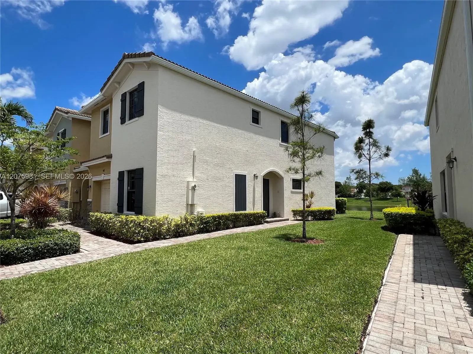 465 NE 194th Ter # 465, Miami FL 33179 photo 4