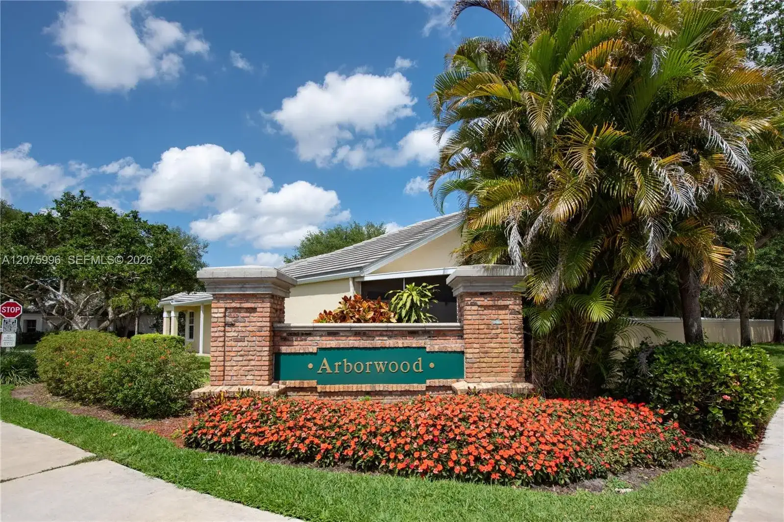 9317 Arborwood Cir, Davie FL 33328 photo 2