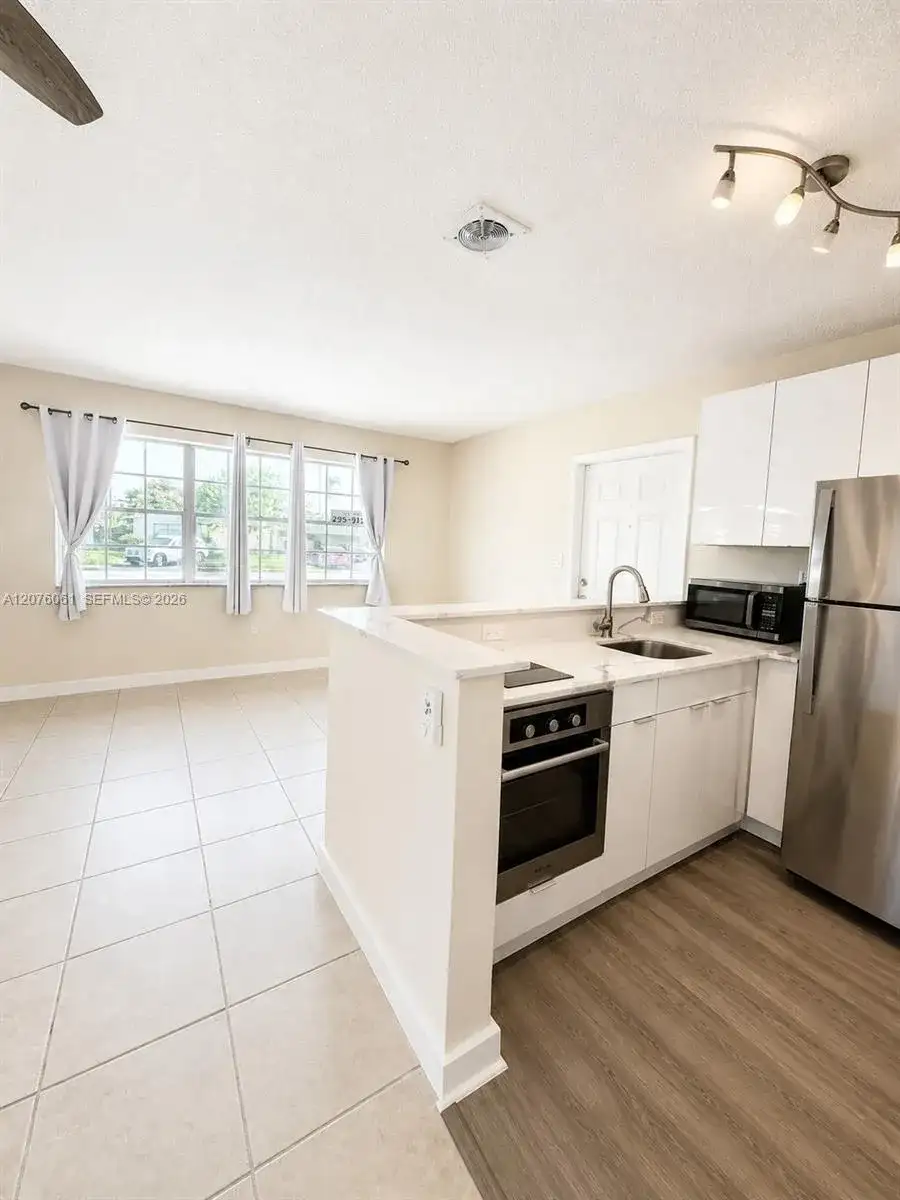 1711 NE 56th St # 5, Fort Lauderdale FL 33334 photo 2