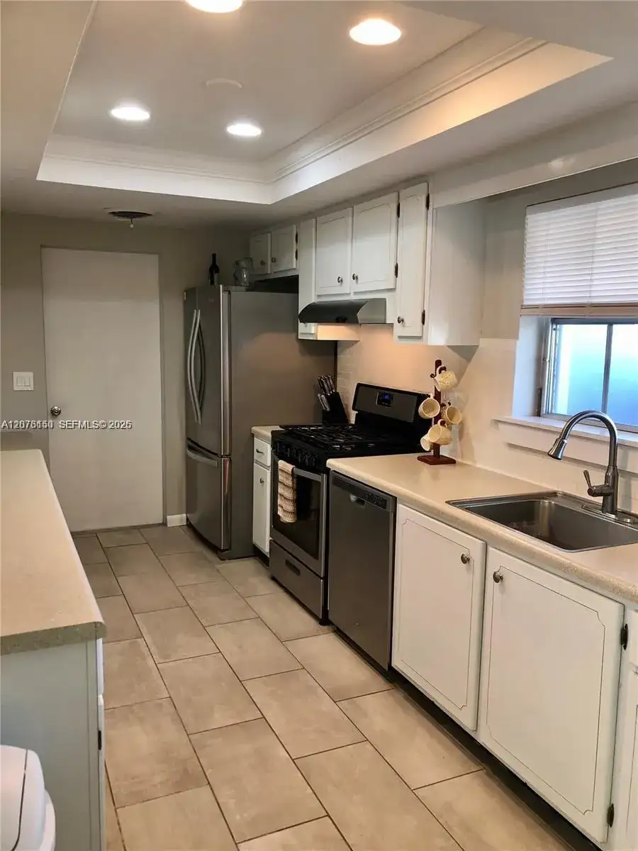 1241 Manor Dr, Singer Island FL 33404 photo 5
