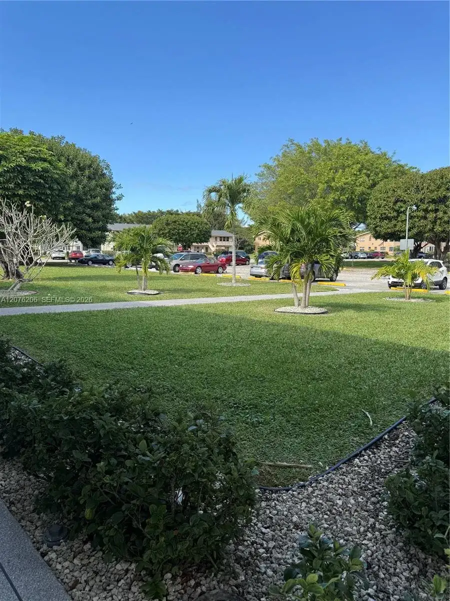 272 Camden L # 272, West Palm Beach FL 33417 photo 4