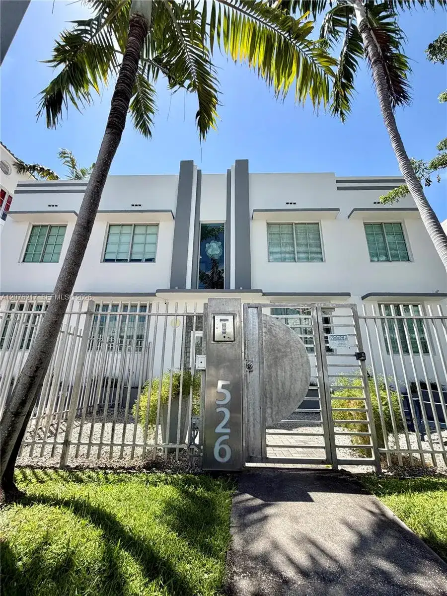 526 15th St # 12, Miami Beach FL 33139 photo 2