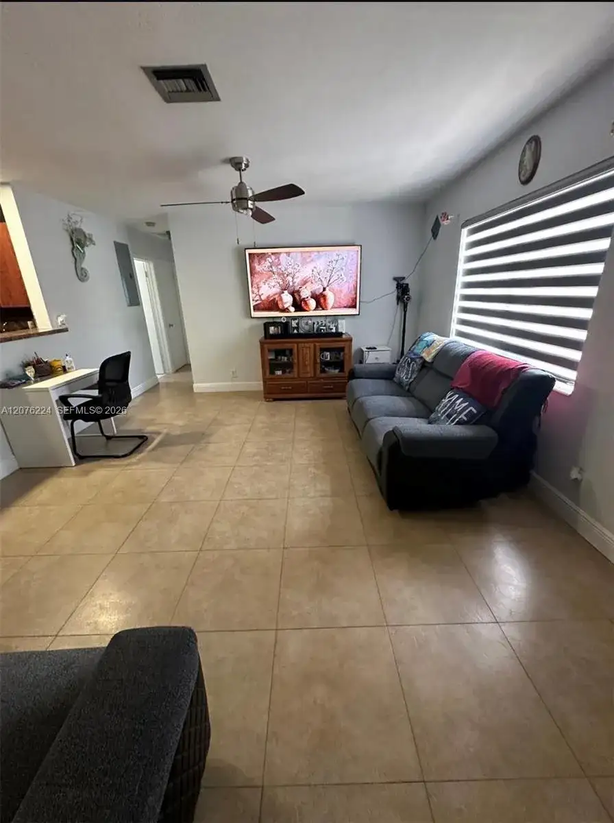 607 NW 42nd St, Oakland Park FL 33309 photo 5