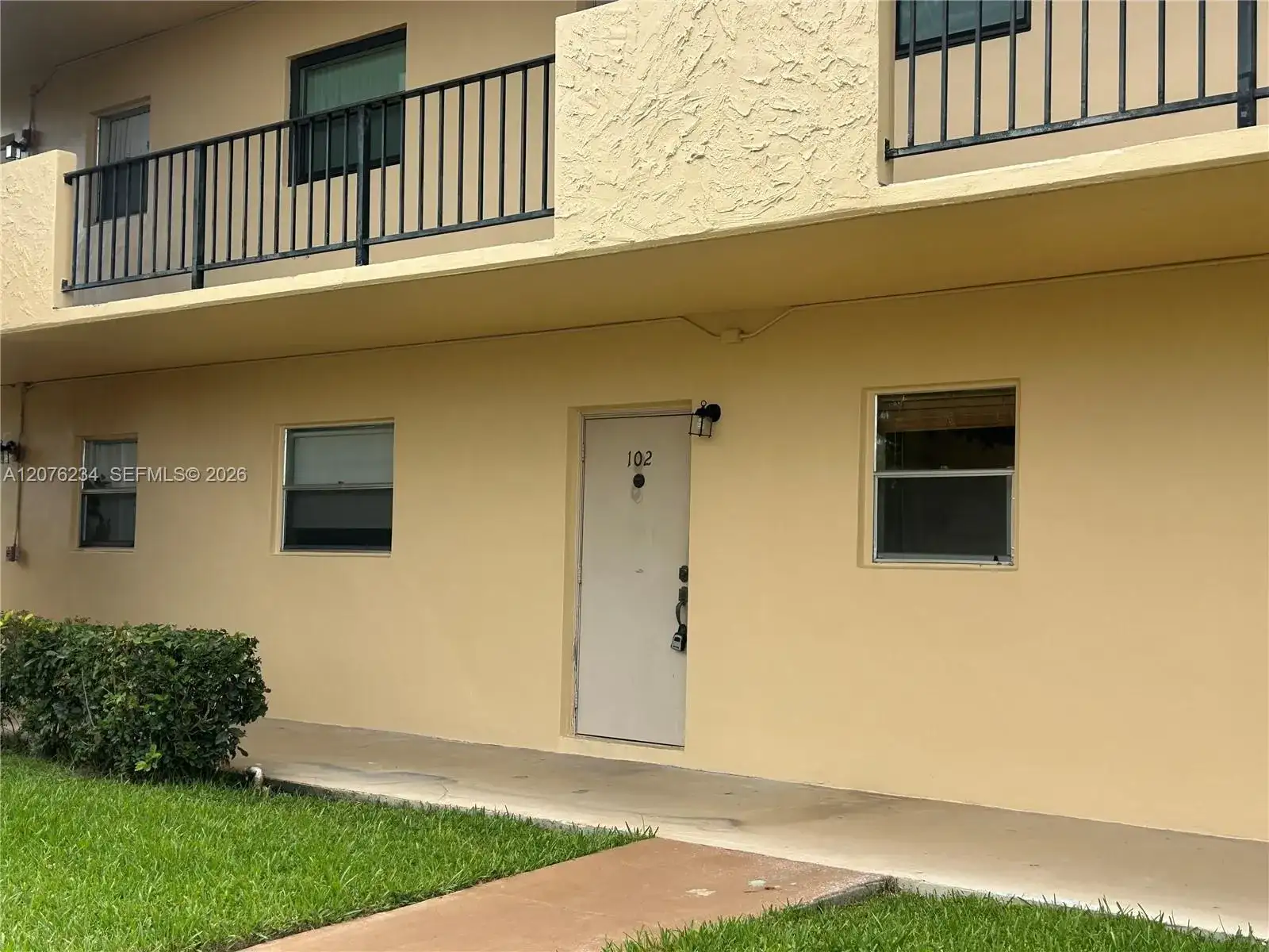 201 Berkley Rd # 102, Hollywood FL 33024 photo 2