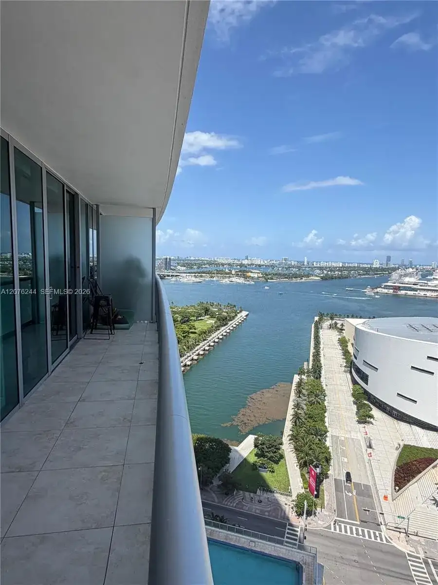 888 Biscayne Blvd # 2702, Miami FL 33132 photo 2