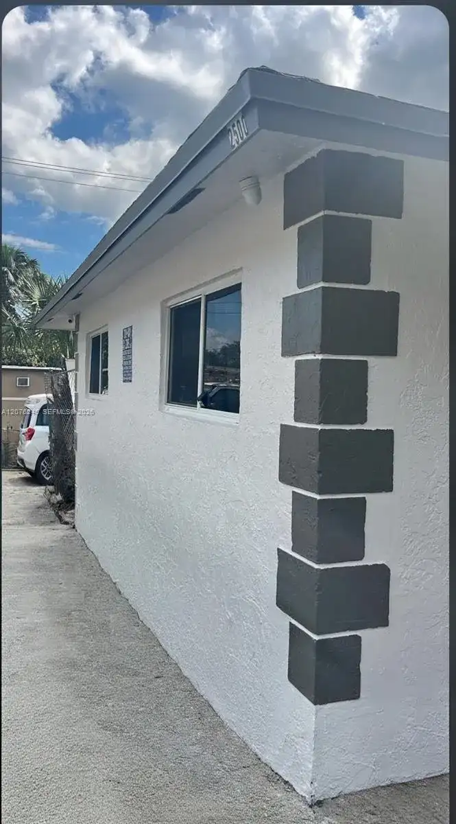 2500 Franklin Dr, Fort Lauderdale FL 33311 photo 3