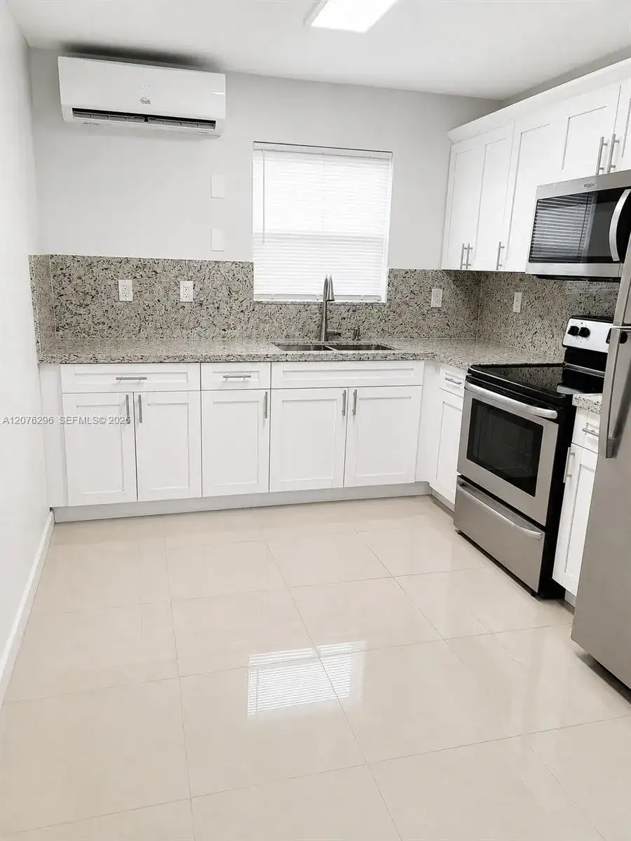 1723 Wiley St, Hollywood FL 33020 photo 3