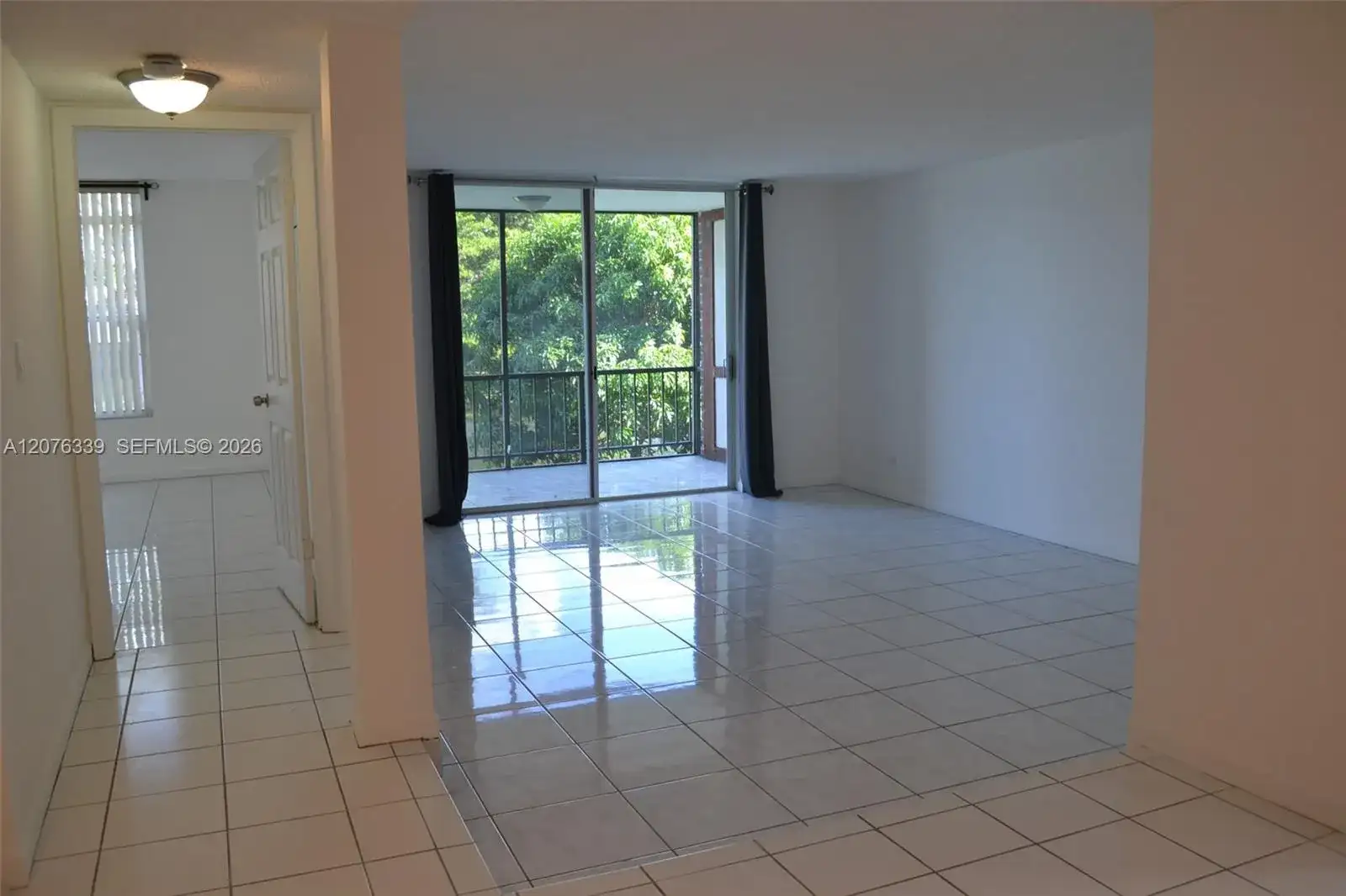 3670 Inverrary Dr # 2D, Lauderhill FL 33319 photo 2