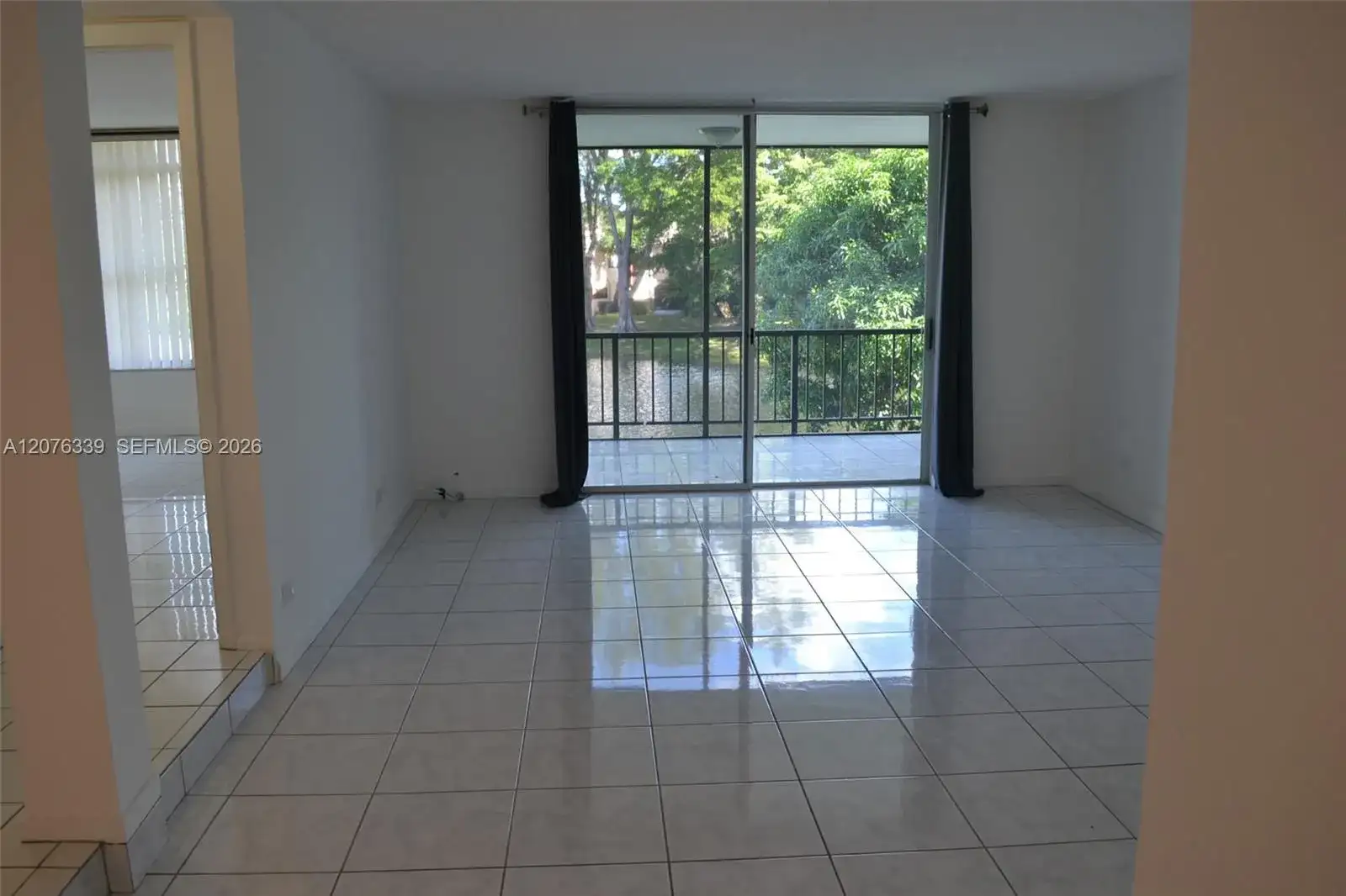 3670 Inverrary Dr # 2D, Lauderhill FL 33319 photo 4