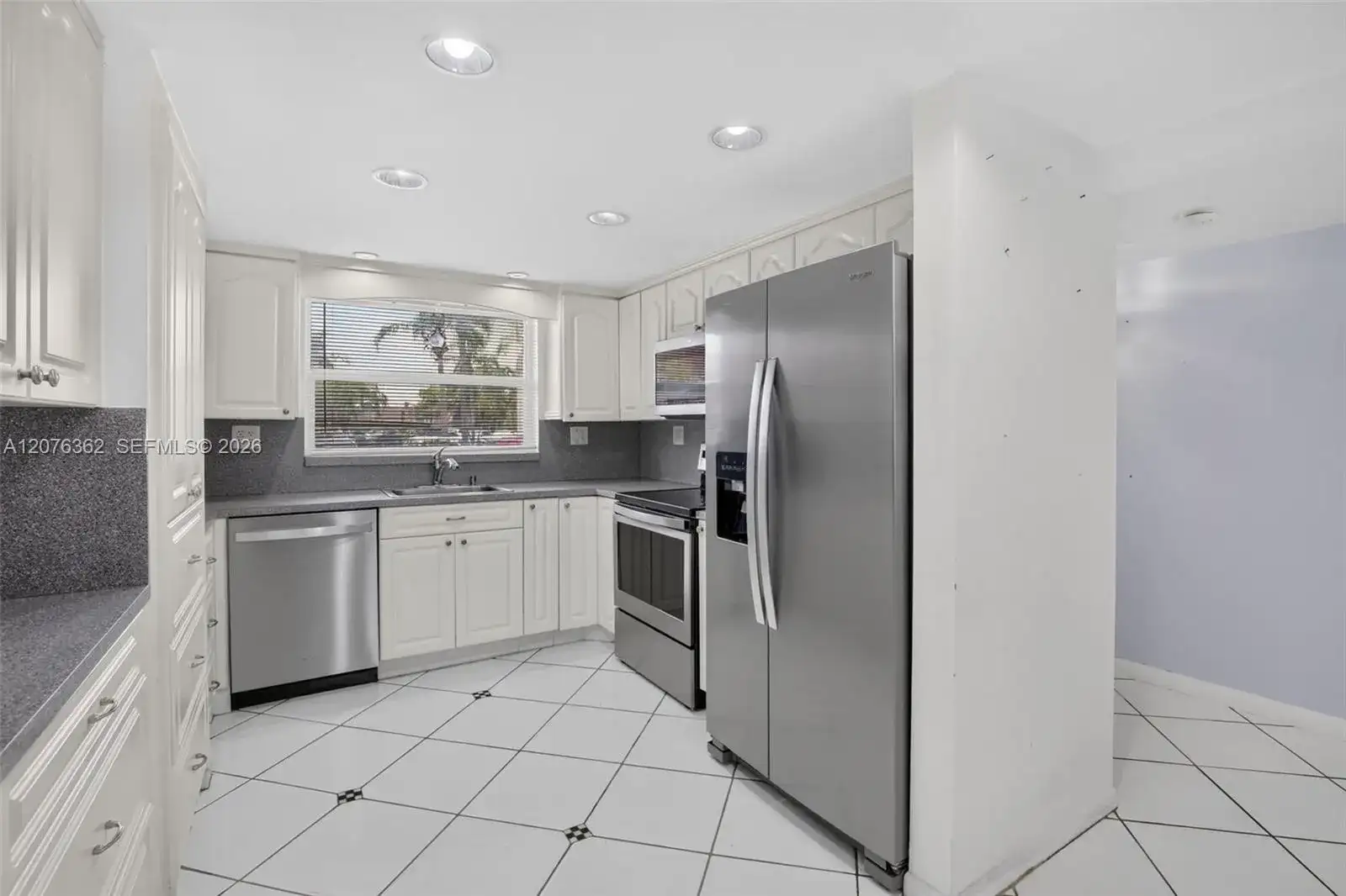 9721 Sunrise Lakes Blvd # 102, Sunrise FL 33322 photo 2