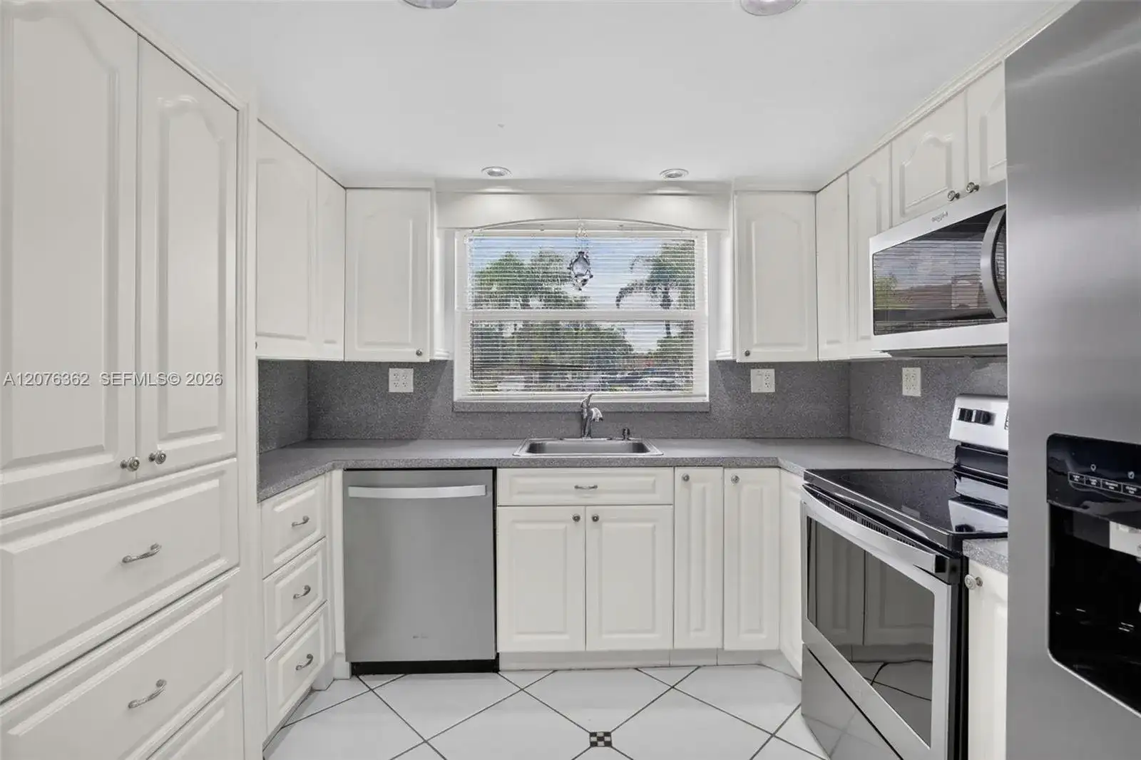 9721 Sunrise Lakes Blvd # 102, Sunrise FL 33322 photo 3