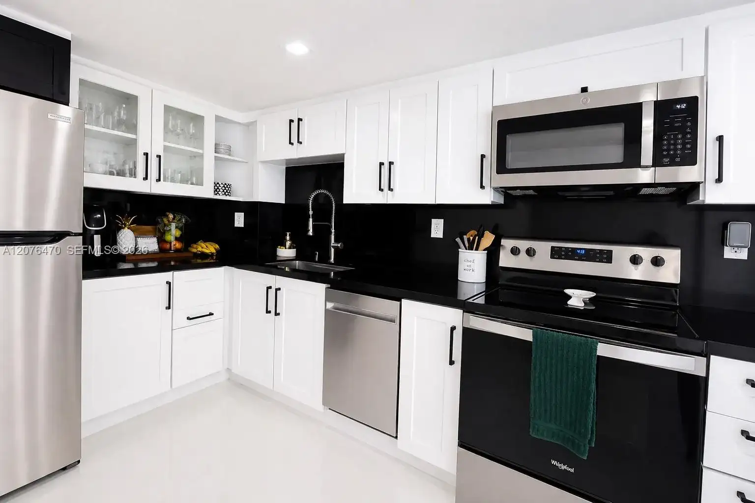 300 Bayview Dr, Sunny Isles Beach FL 33160 photo 4