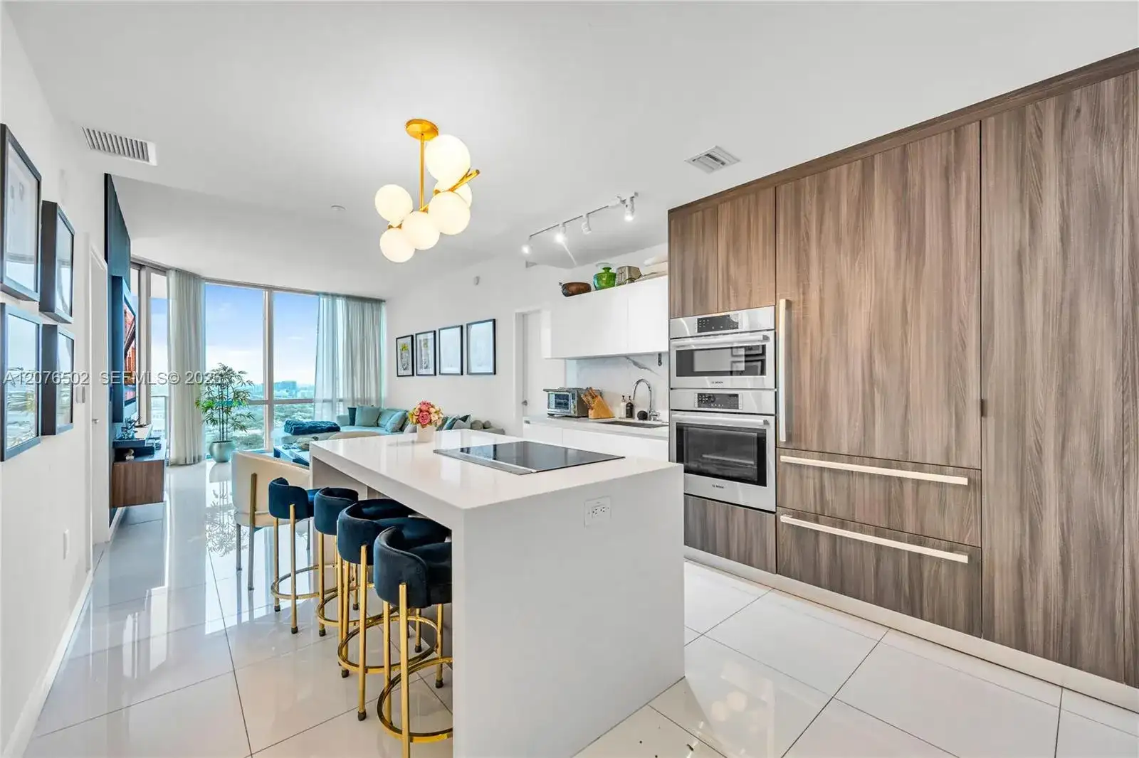 851 NE 1st Ave # 2408, Miami FL 33132 photo 3