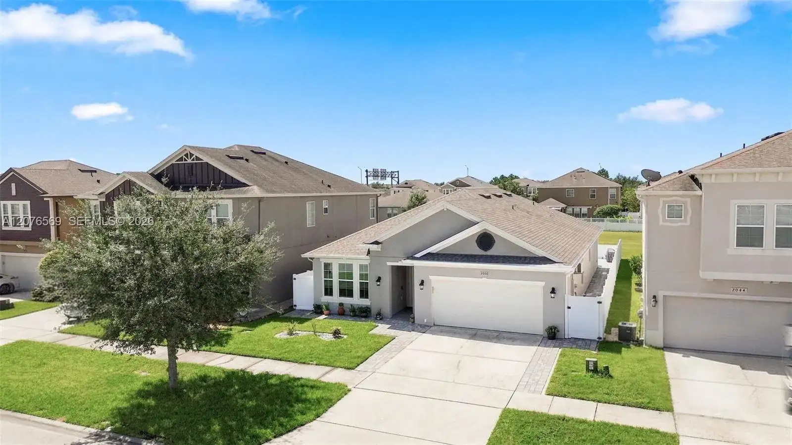 2050 Beacon Landing Circle, Orlando FL 32824 photo 2