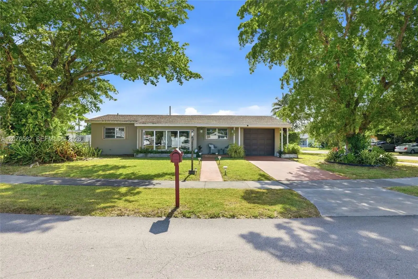 20510 Jacaranda Rd, Cutler Bay FL 33189 photo 2