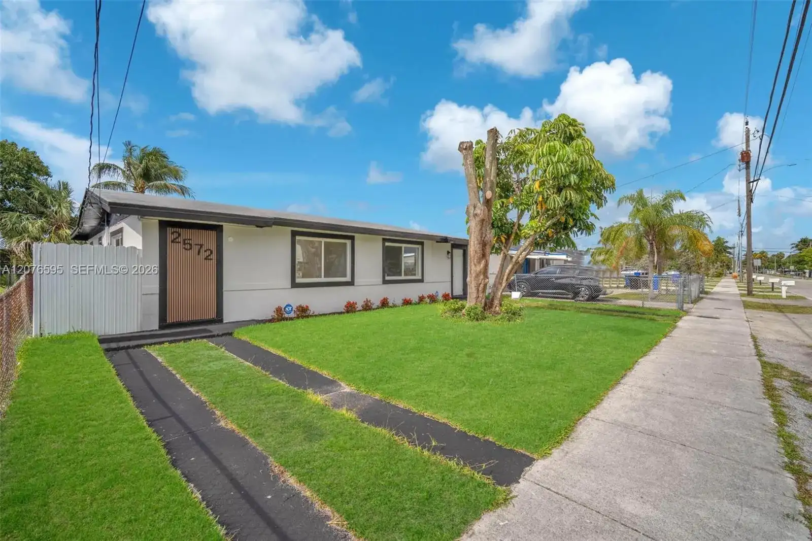 2572 NW 20th St, Fort Lauderdale FL 33311 photo 2