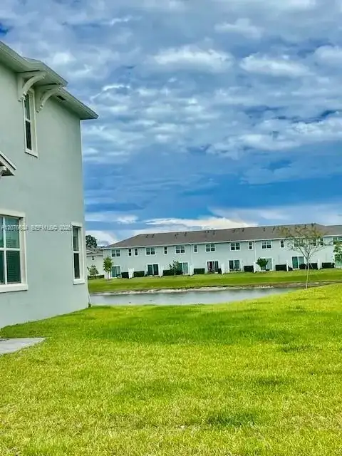 871 SE Grovebush Ln, Port St. Lucie FL 34984 photo 4