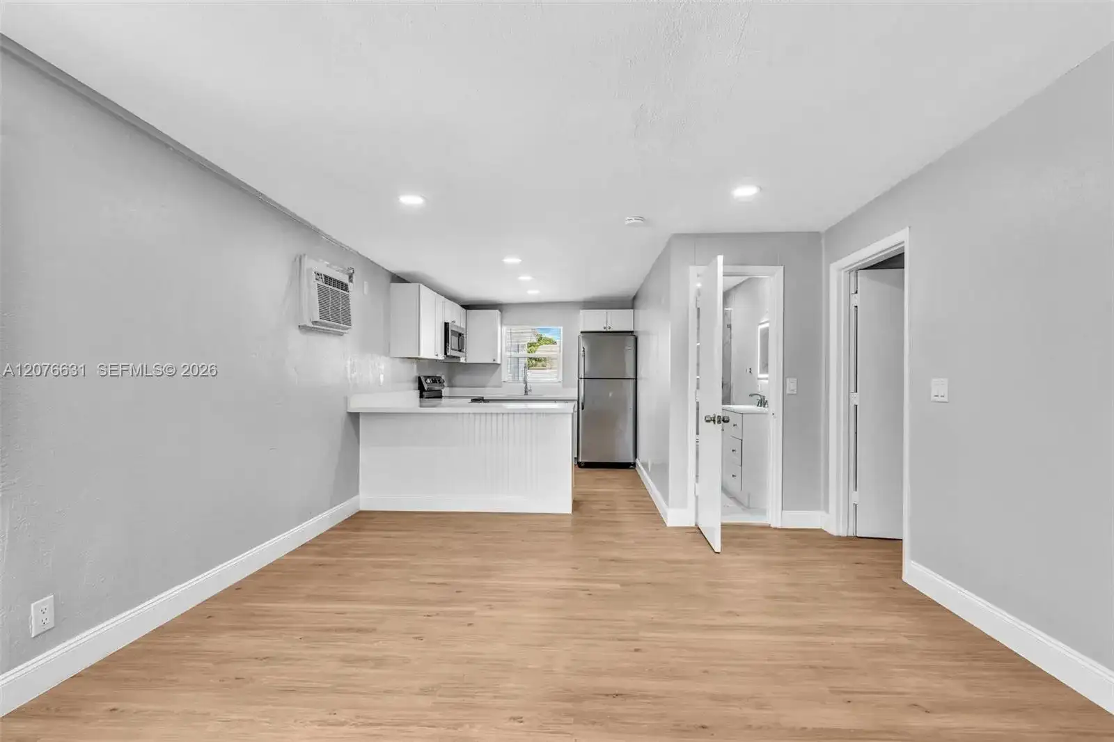 163 NW 40th St, Oakland Park FL 33309 photo 3