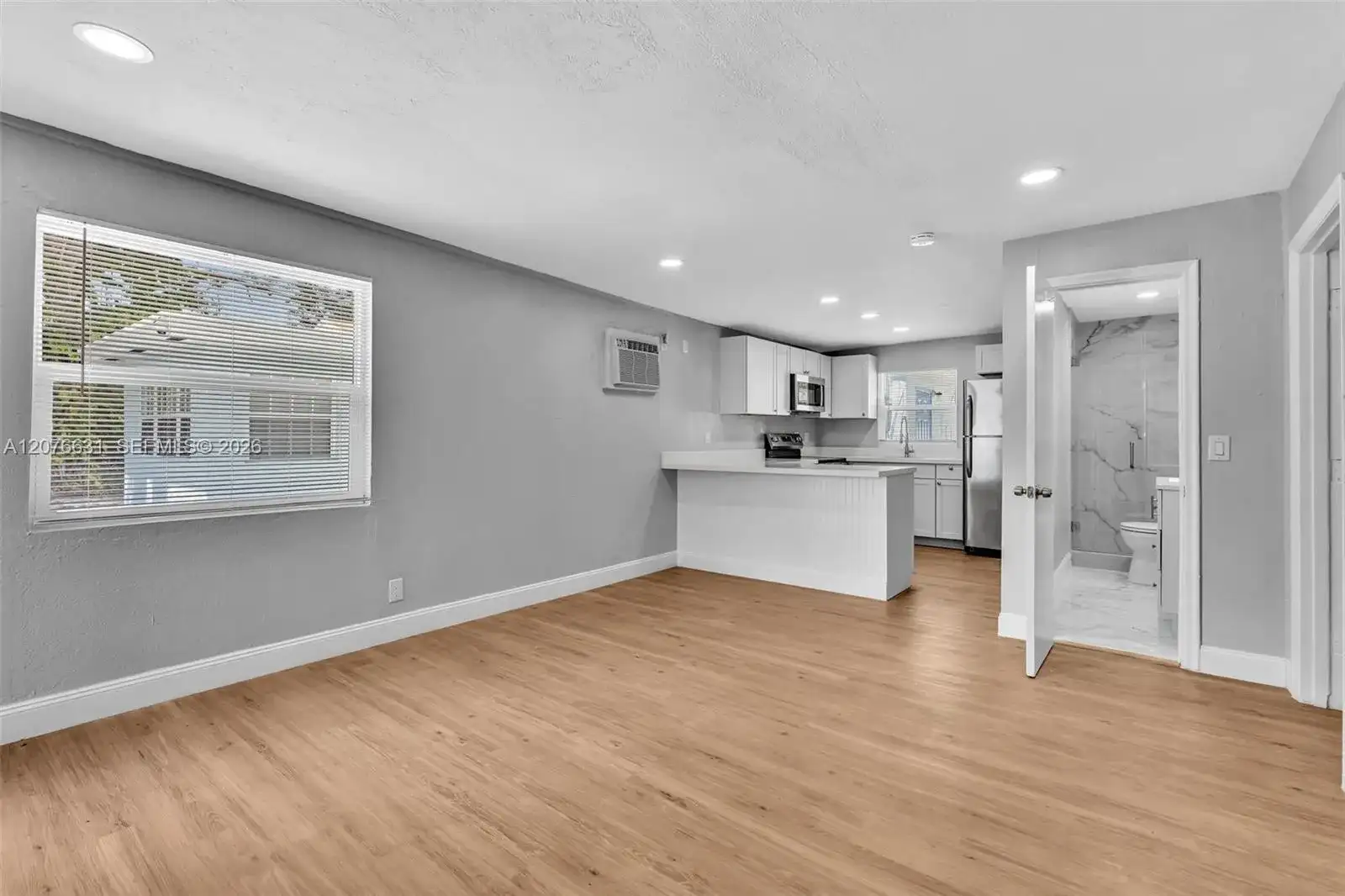 163 NW 40th St, Oakland Park FL 33309 photo 4