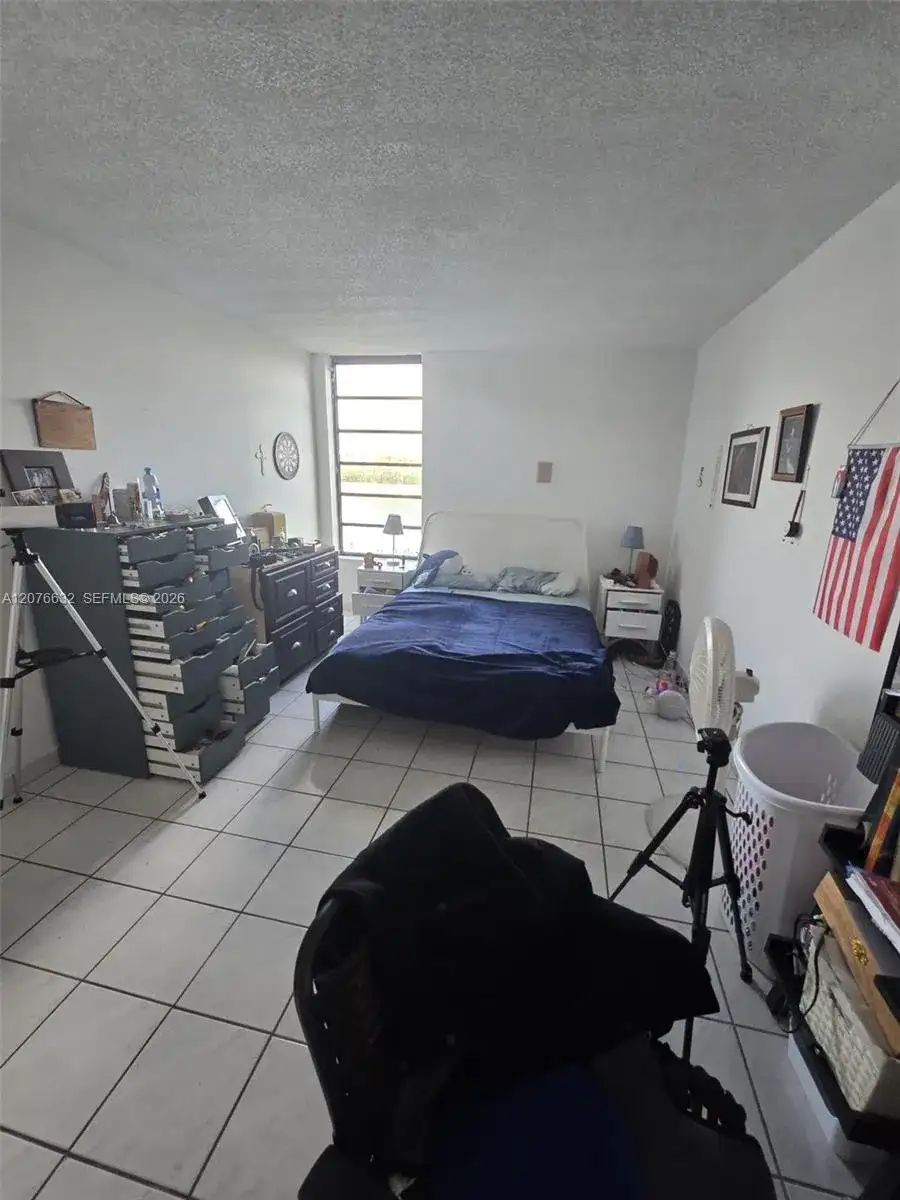 9688 Fontainebleau Blvd # 409, Miami FL 33172 photo 4