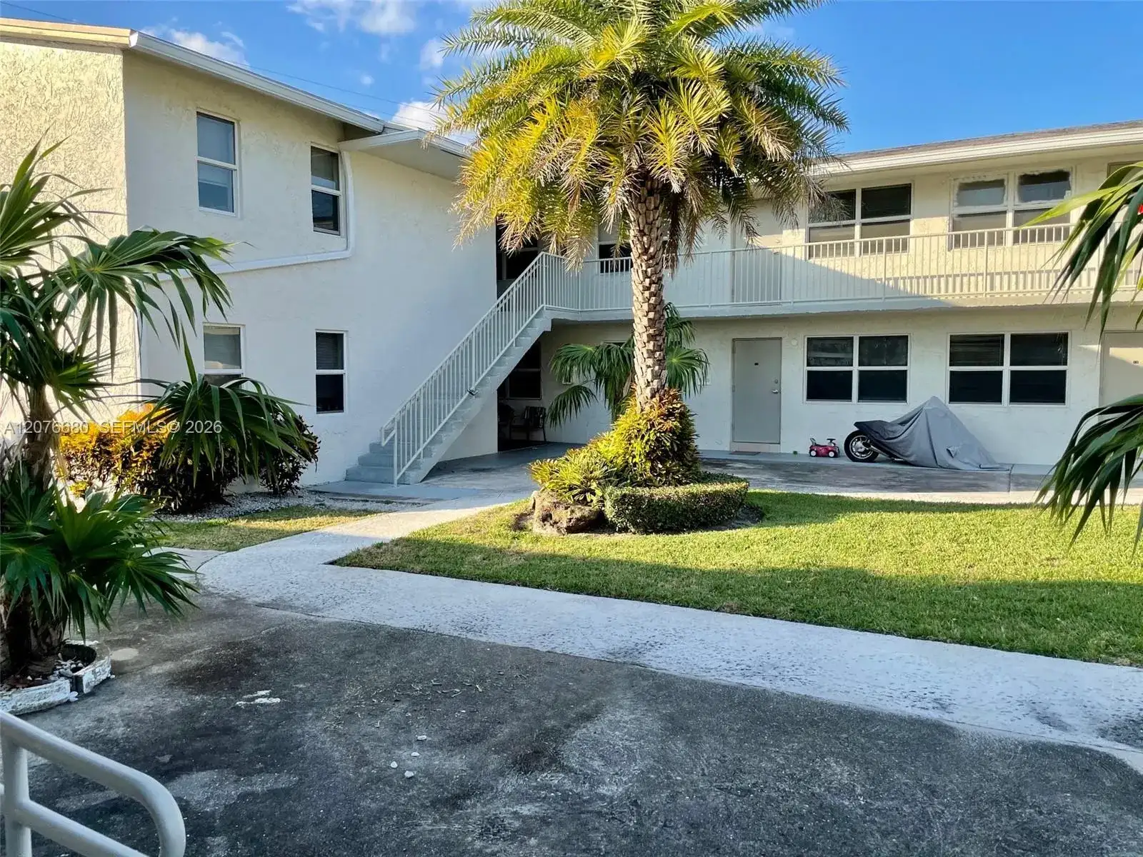 1077 SE 22nd Ave # N8, Pompano Beach FL 33062 photo 2