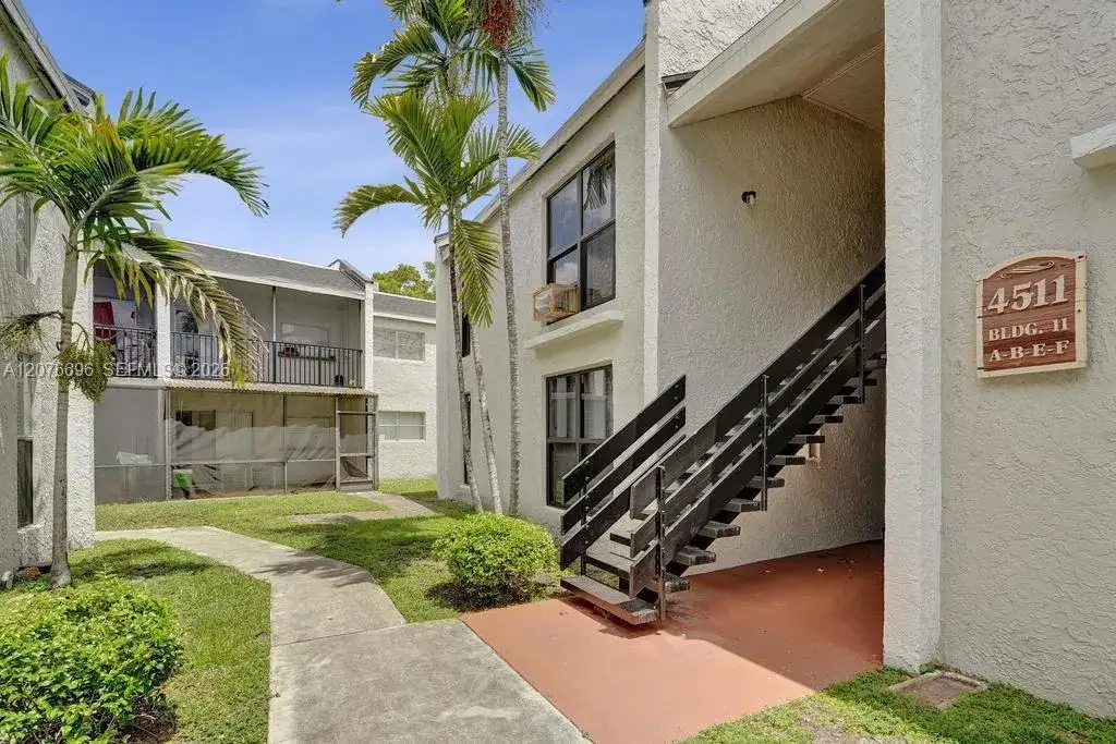4511 Treehouse Ln # B, Tamarac FL 33319 photo 2