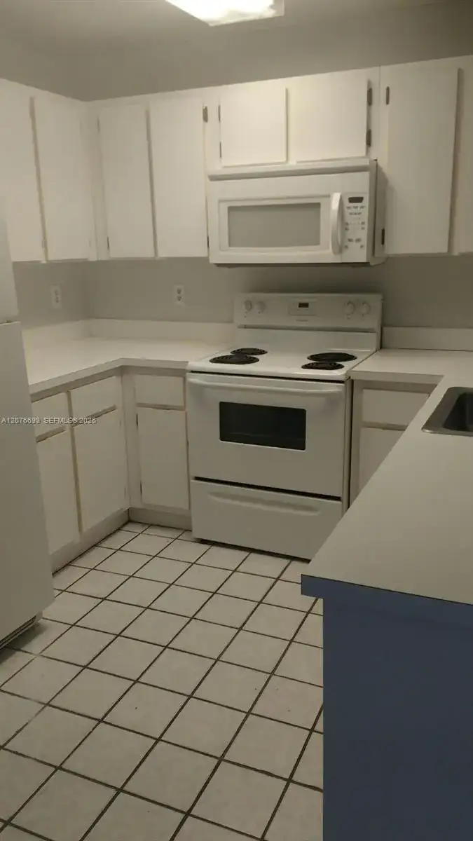 9810 Hammocks Blvd # 202, Miami FL 33196 photo 3