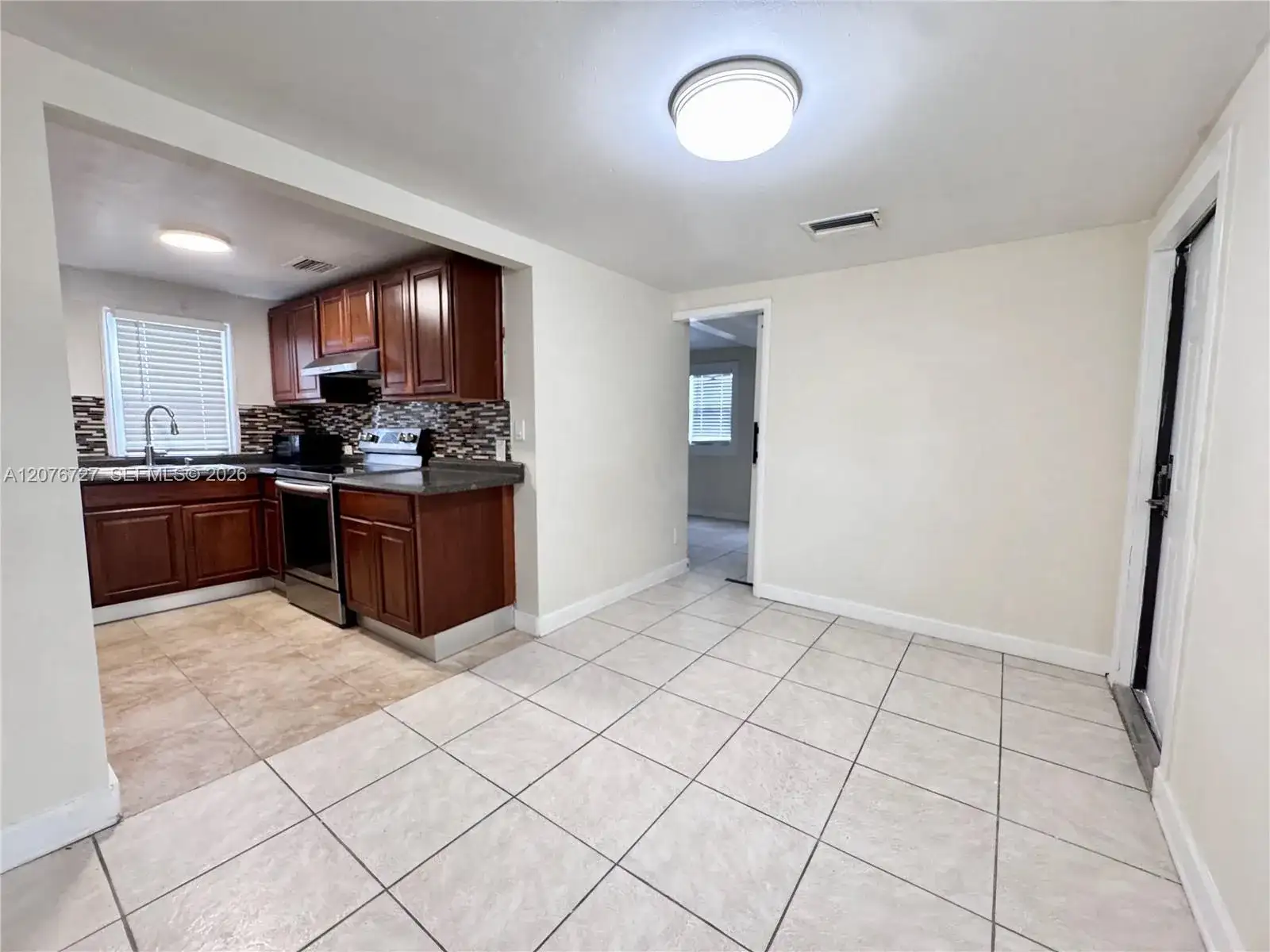 719 Glenn Pkwy, Hollywood FL 33021 photo 4