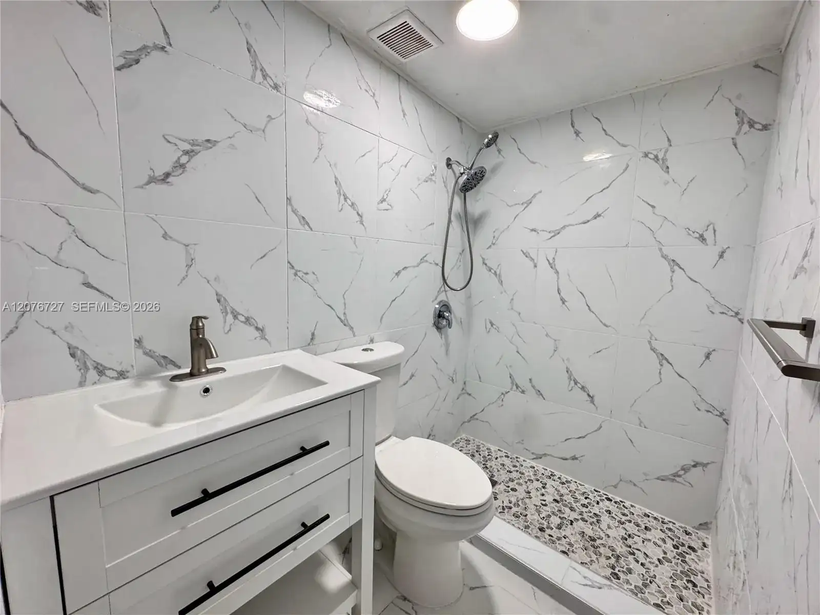 719 Glenn Pkwy, Hollywood FL 33021 photo 5