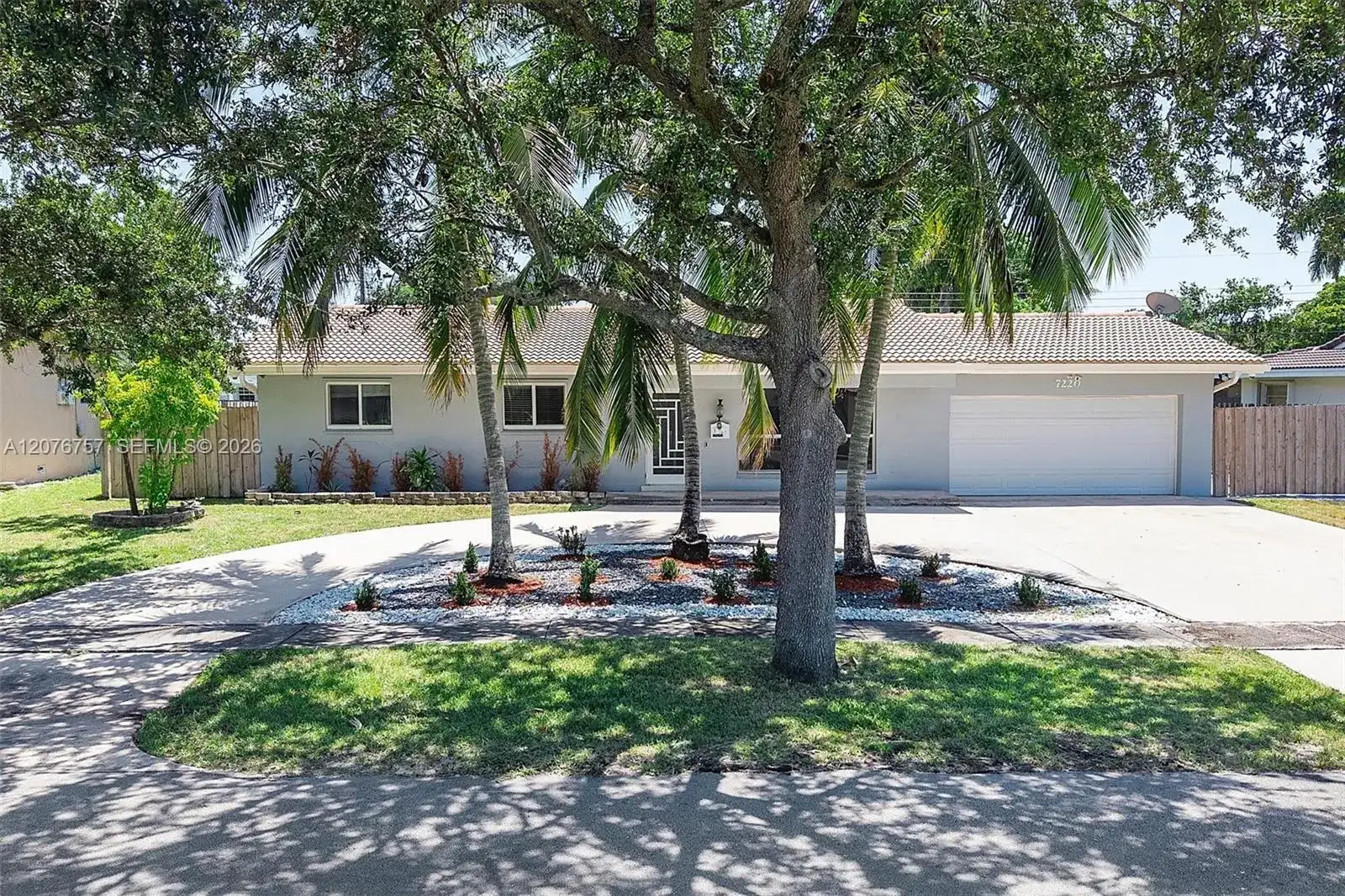 7220 NW 10th Pl, Plantation FL 33313 photo 2