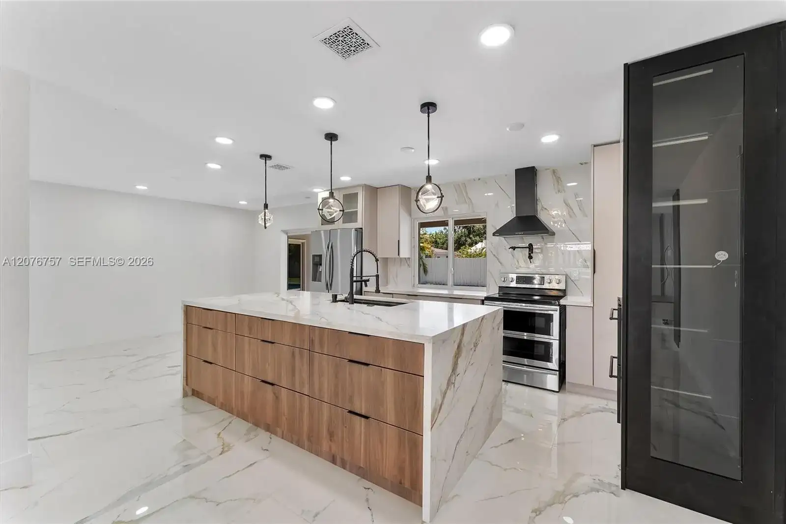7220 NW 10th Pl, Plantation FL 33313 photo 4