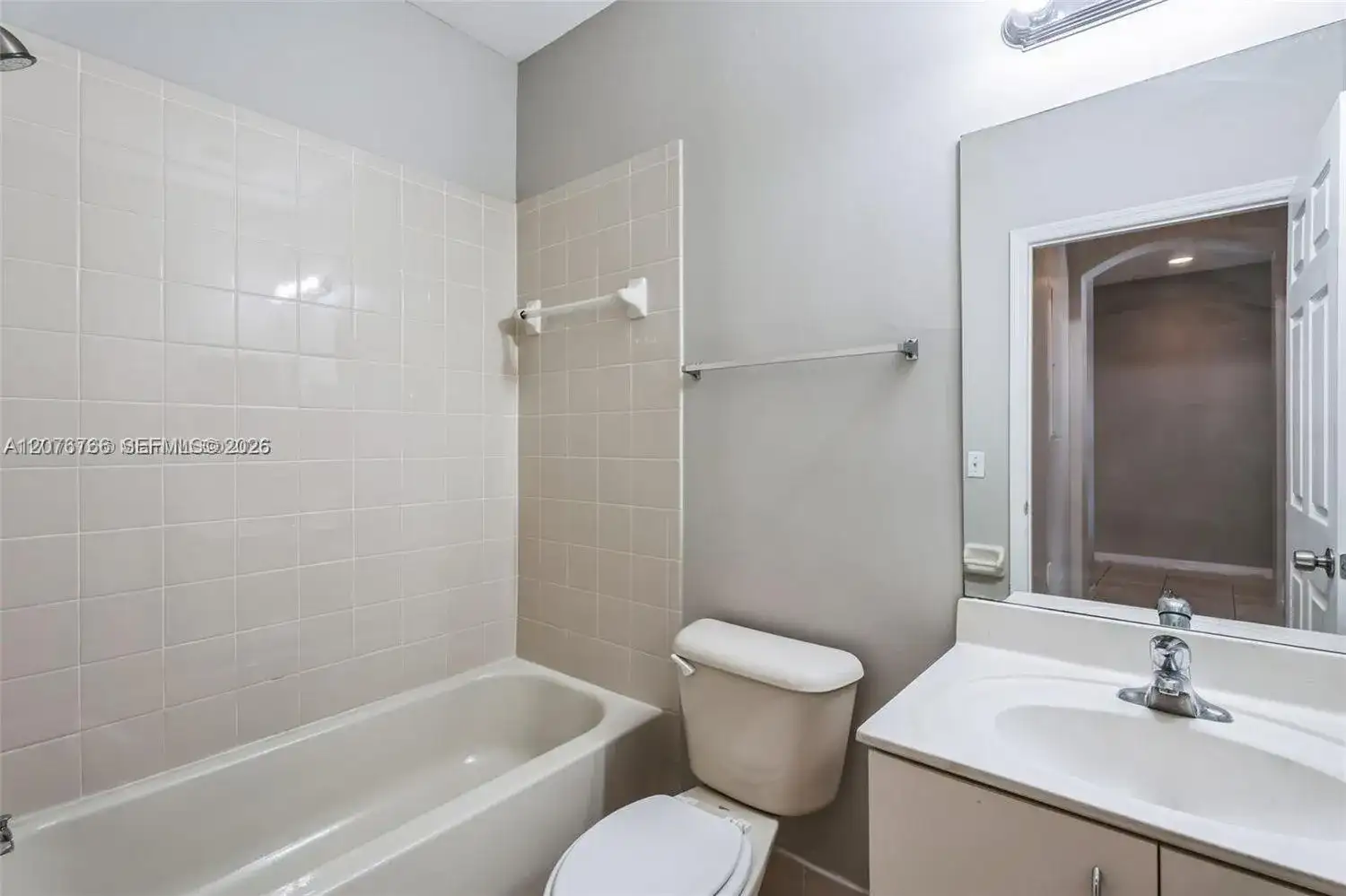 4240 NE 9th St, Homestead FL 33033 photo 2