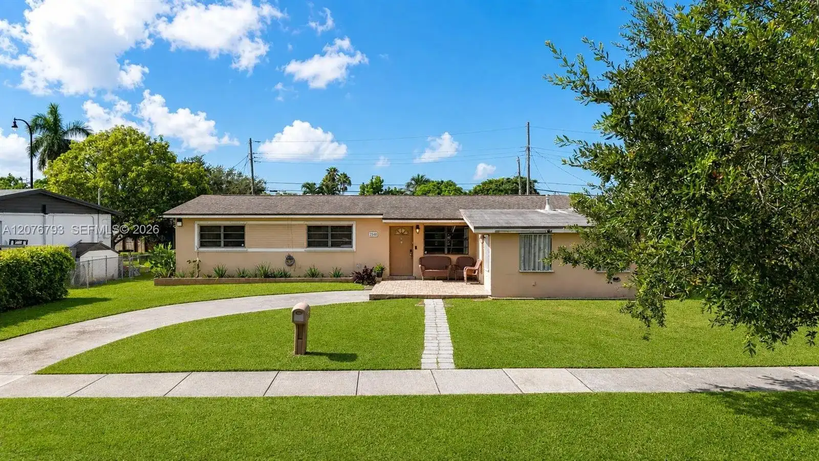 9500 Cutler Ridge Dr, Cutler Bay FL 33157 photo 2