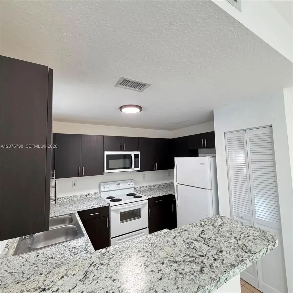 923 SE 16th Ct, Homestead FL 33034 photo 3