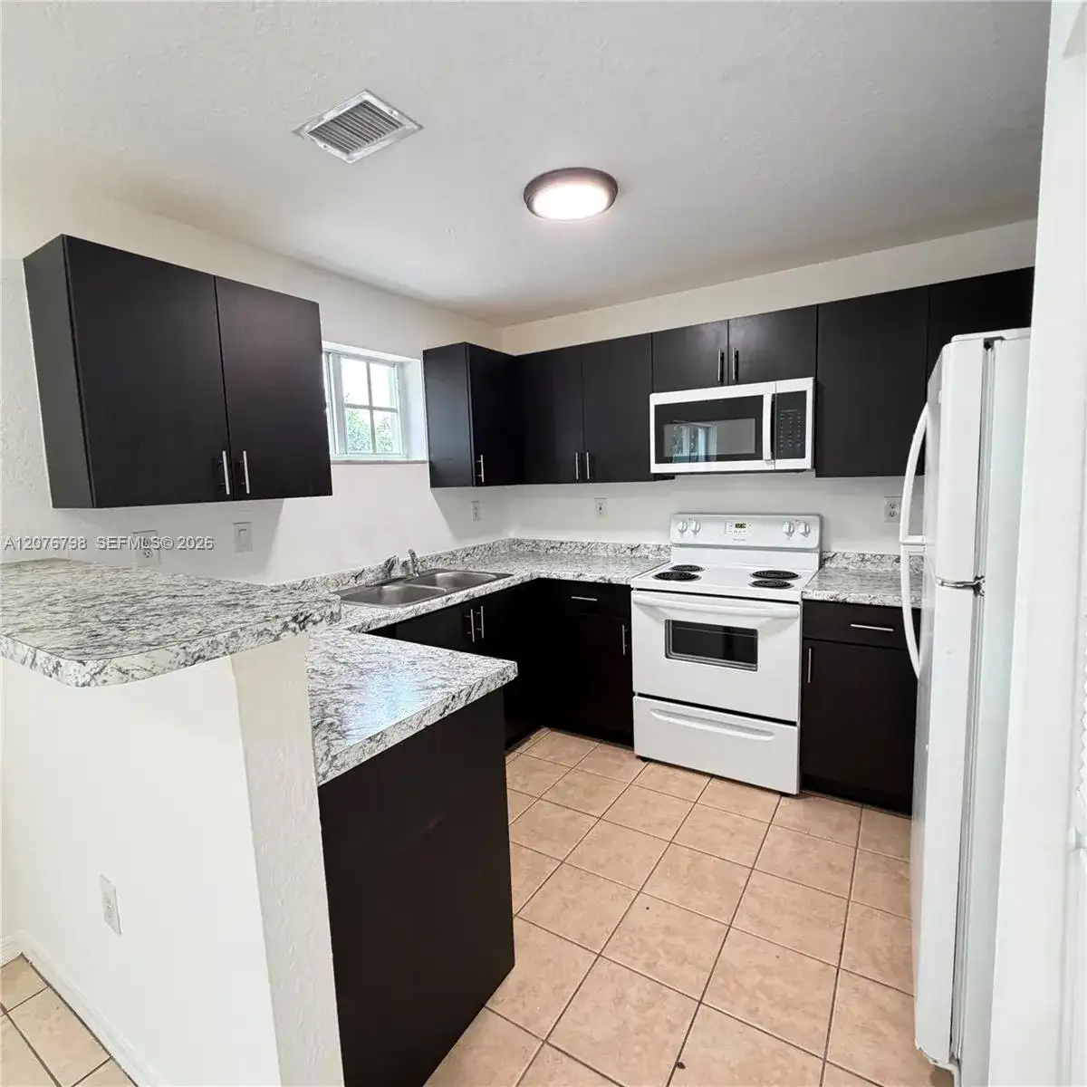 923 SE 16th Ct, Homestead FL 33034 photo 4