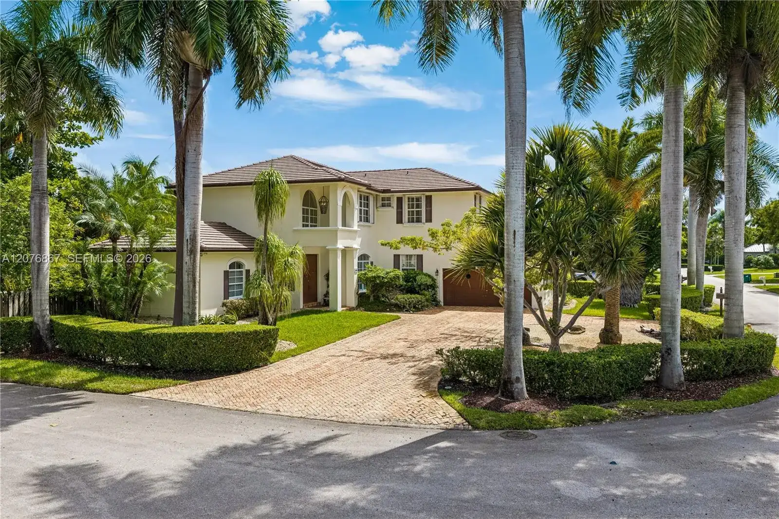 8445 SW 163rd Ter, Palmetto Bay FL 33157 photo 2