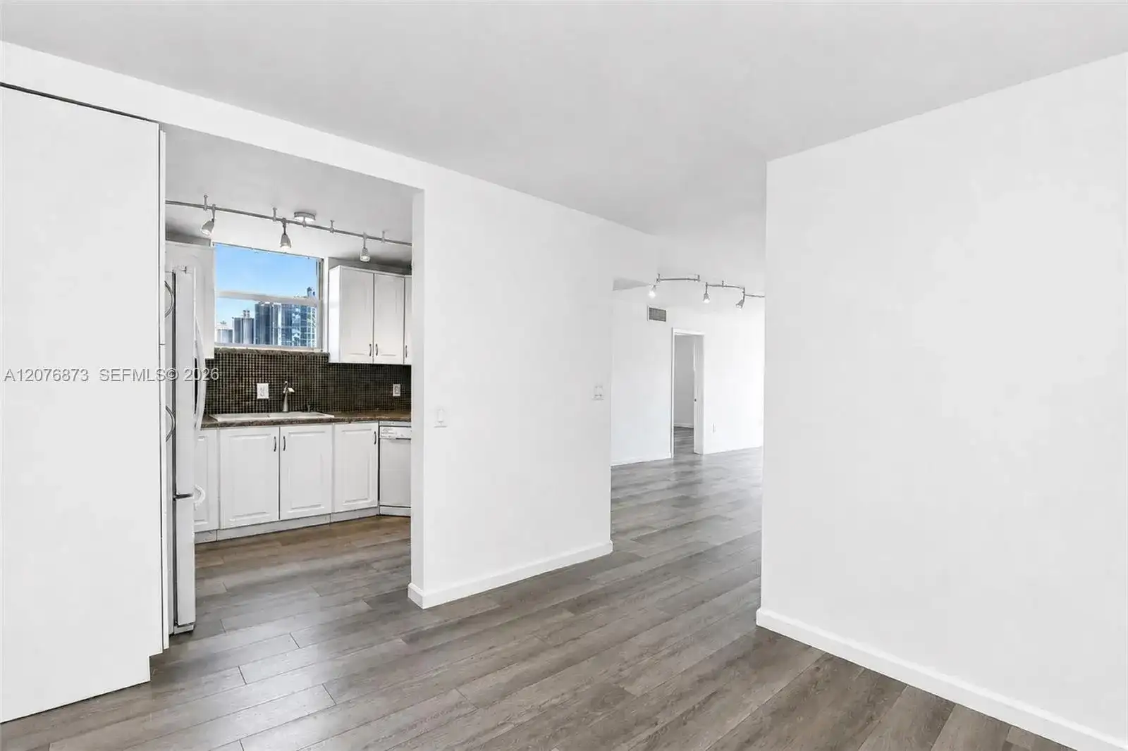 1045 10th St # 604, Miami Beach FL 33139 photo 2