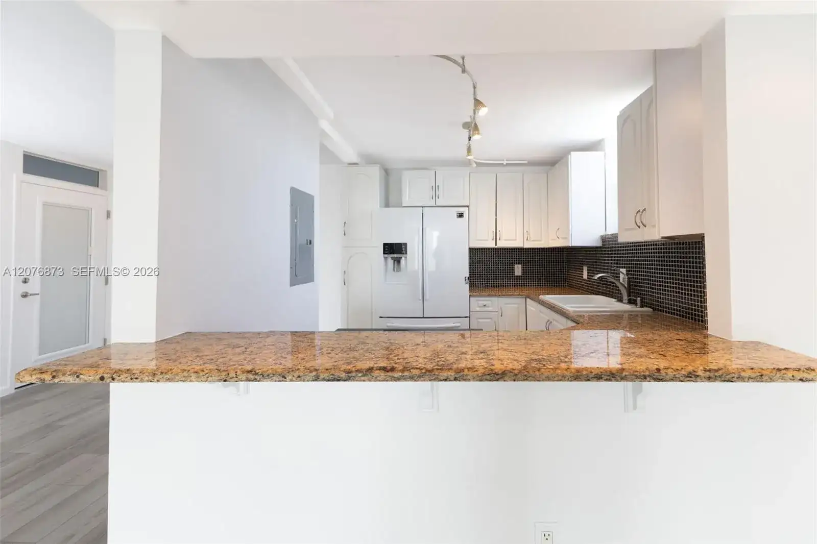 1045 10th St # 604, Miami Beach FL 33139 photo 4