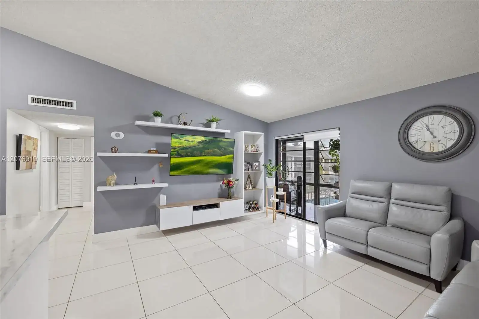 827 NE 199th St # 206, Miami FL 33179 photo 2