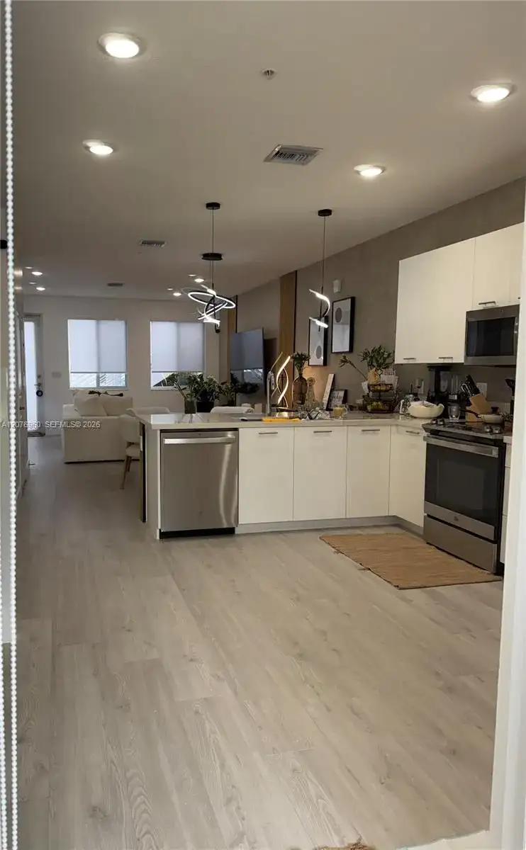 10300 NW 66th St, Doral FL 33178 photo 2