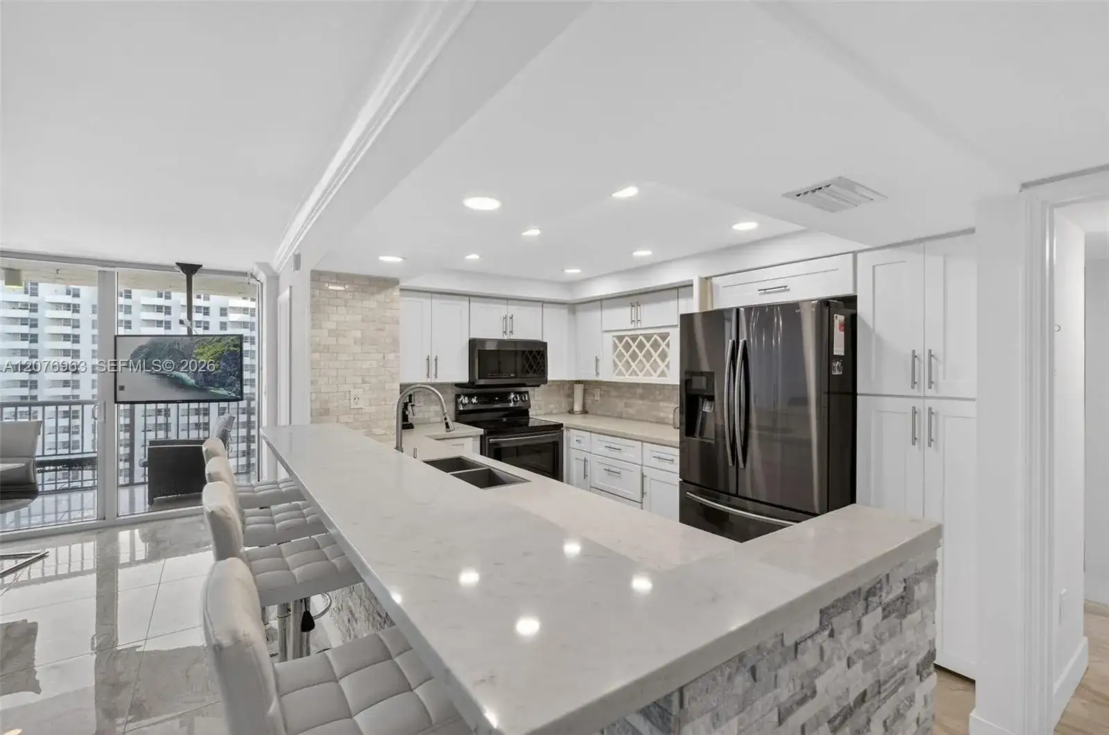 2655 Collins Ave # 00, Miami Beach FL 33140 photo 2