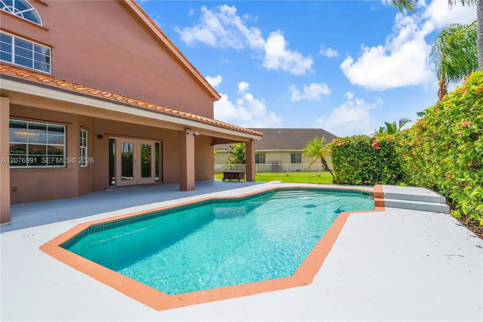950 NW 197th Ter, Pembroke Pines FL 33029 photo 2