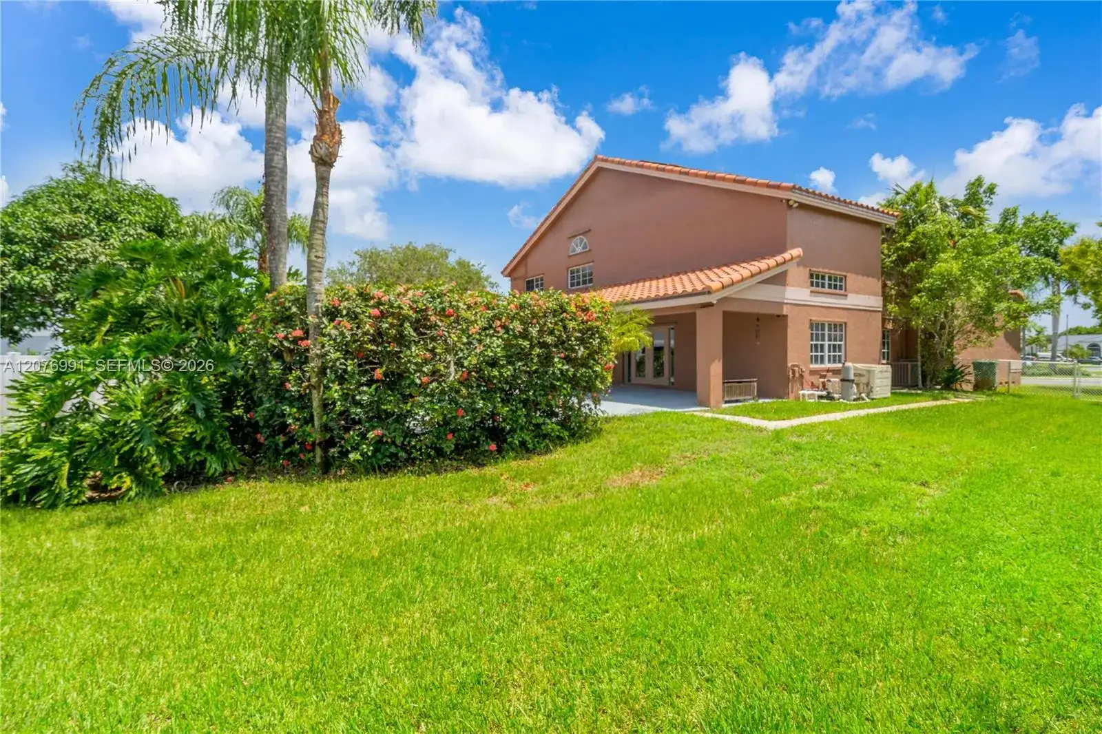 950 NW 197th Ter, Pembroke Pines FL 33029 photo 3
